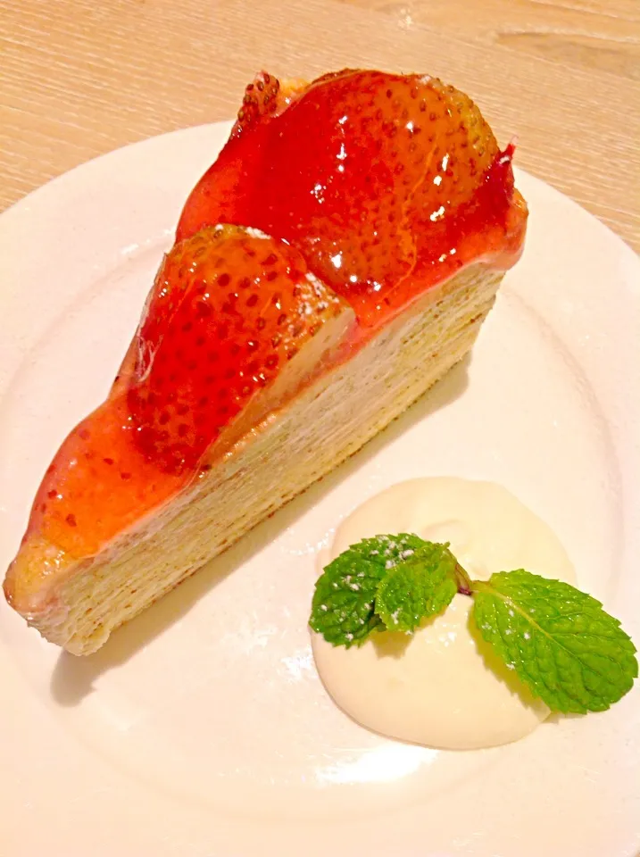 Snapdishの料理写真:Strawberry Mille Crepe🍓|🍃aeyafternoon🌾さん