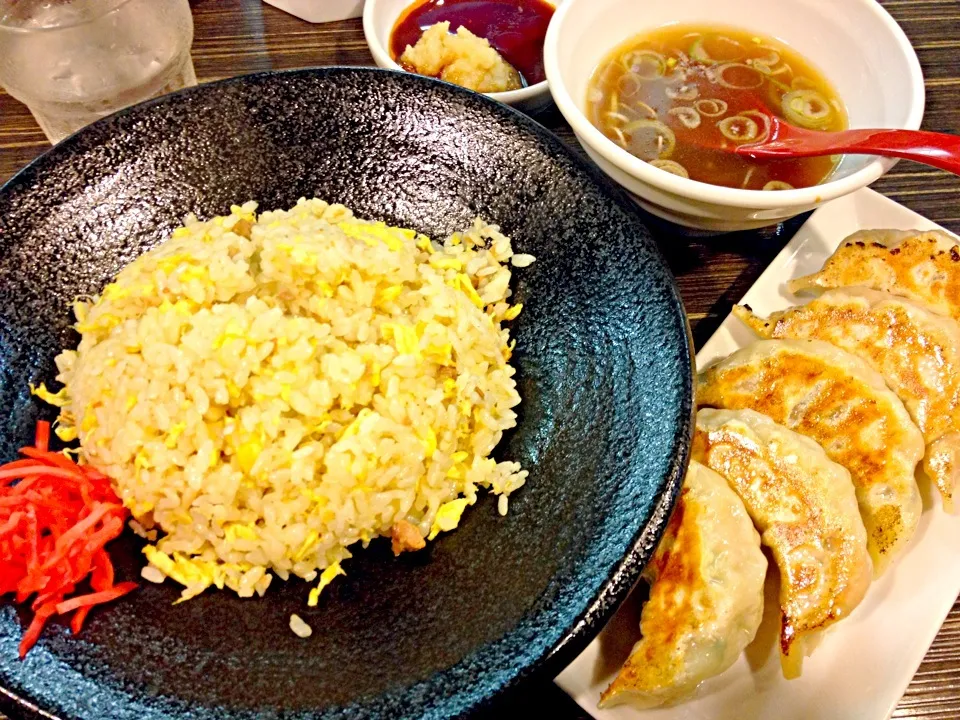 炒飯＋餃子1,200円也|秋山知隆さん