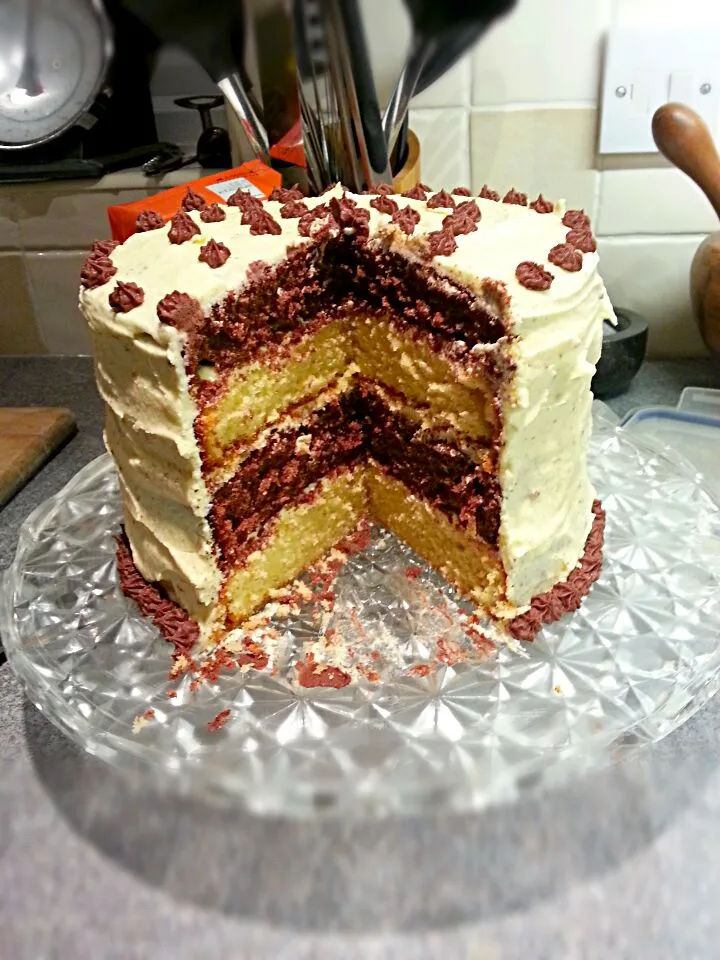 chocolate and vanilla layer cake|harriet phillipsさん