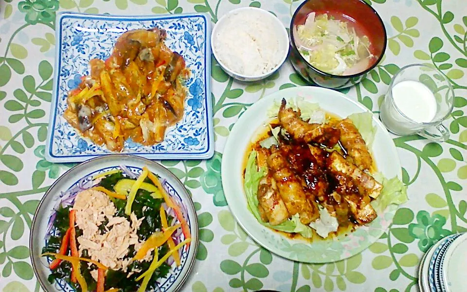 豆腐の肉巻き・なすのチーズ焼き・オニオンサラダ・魚介ソーセージのスープ|ぴーさん