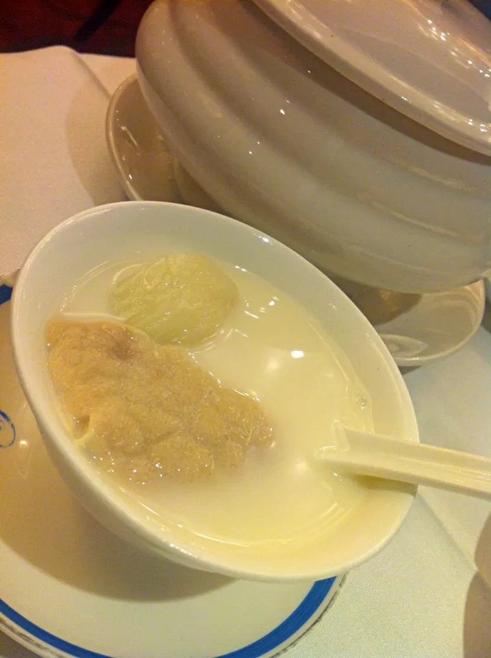 Double-boiled pig's lung soup with almond juice|skyblueさん