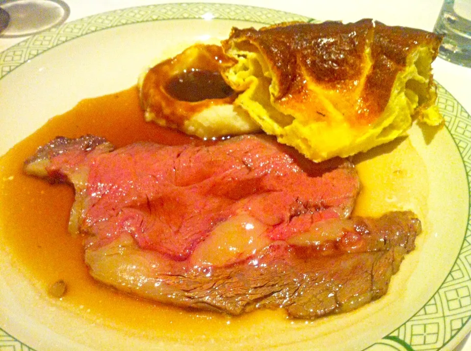 The English cut with mashed potatoes & Yorkshire pudding|skyblueさん