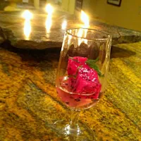 Snapdishの料理写真:Dragon Fruit, Prosecco & Mint|chris bowdenさん