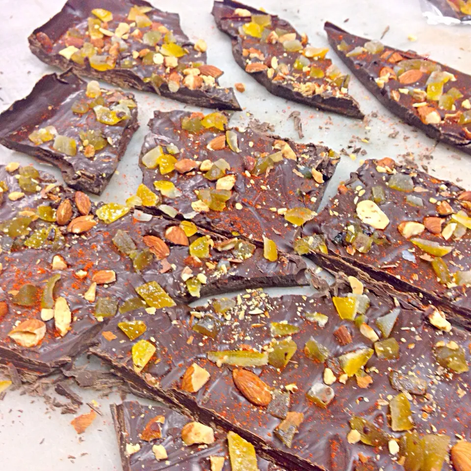 Spicy ginger, orange peel and almond bark|Danny Zahirpourさん