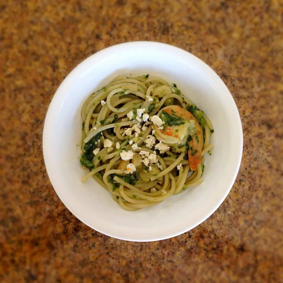 Arugula Pesto Spaghetti with Shrimp and Feta|happycat^^さん