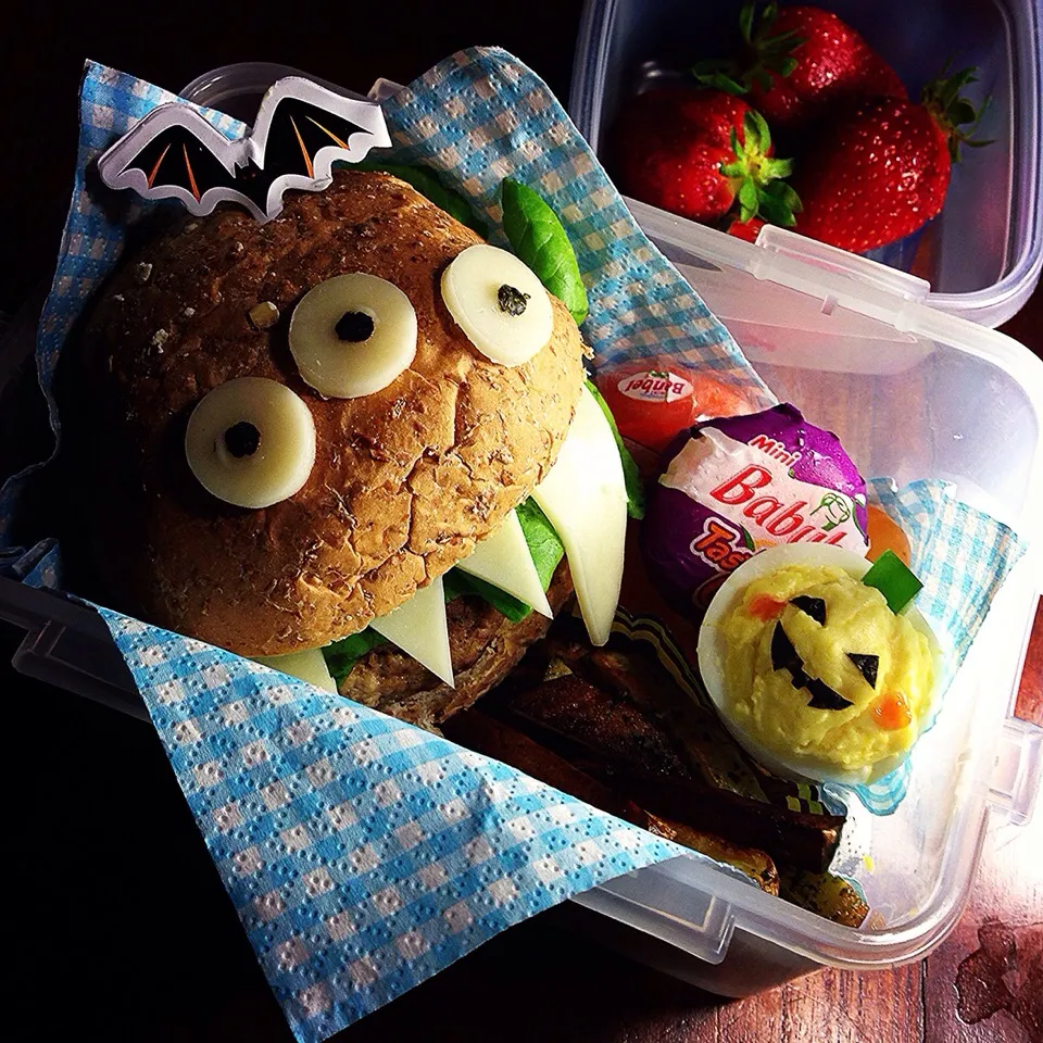 Snapdishの料理写真:Halloween Monster Hamburger!|Yuka Nakataさん