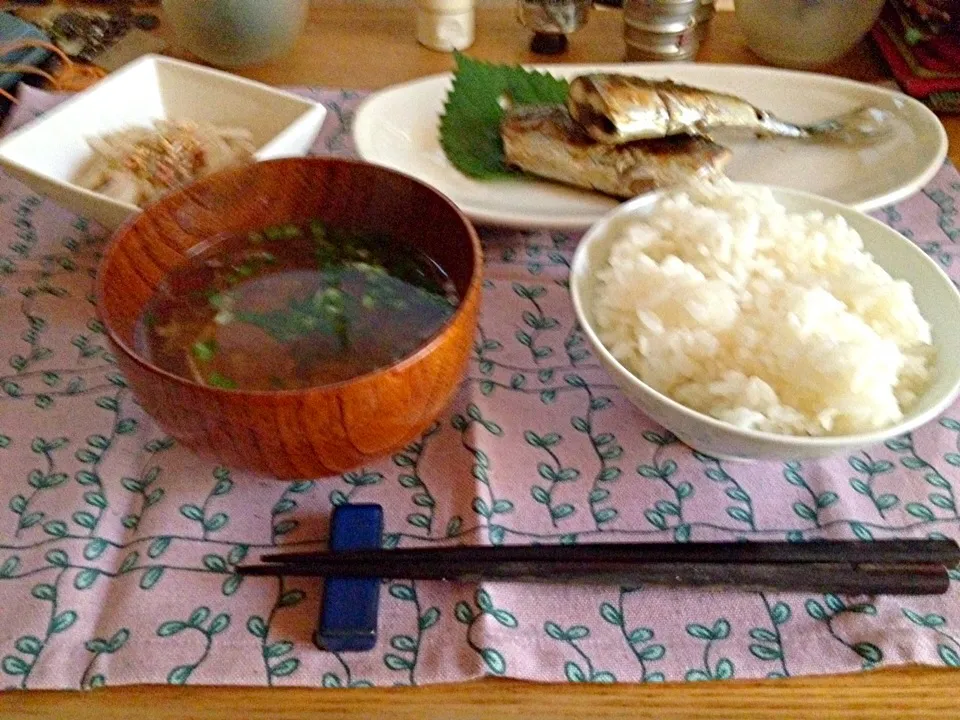 朝ごはん★秋刀魚の塩焼き、玉ねぎの梅ごまマリネ、梅と切り干し大根のスープ|ハルさん