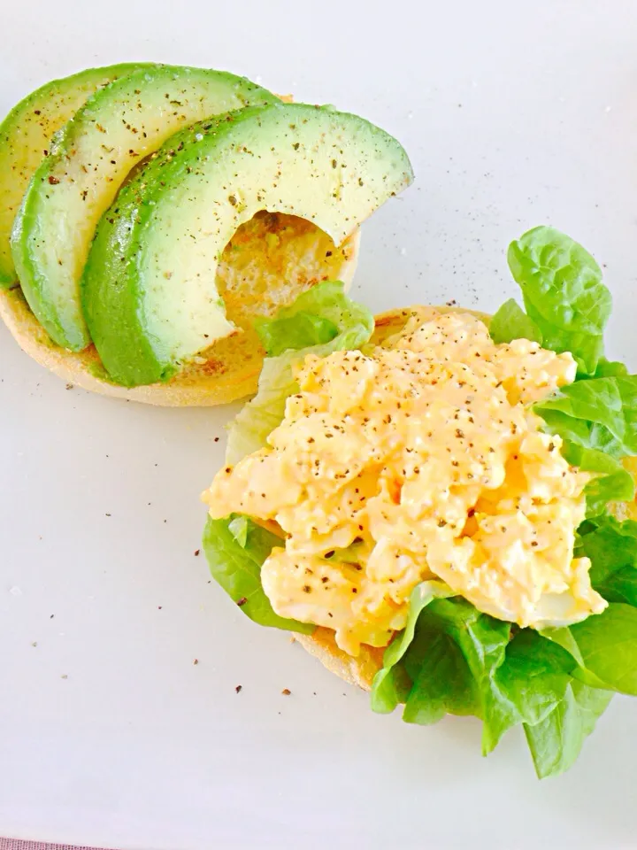 Ovocado egg muffin sandwich|sirakorn owadaさん