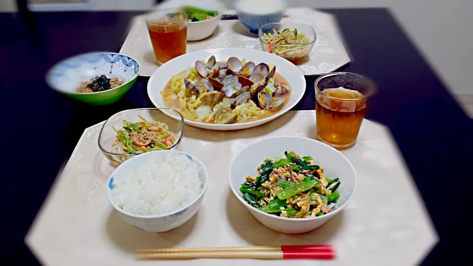 ・キャベツとあさりのバター醤油蒸し
・小松菜とツナのたまご炒め
・もやしとかにかまの中華風サラダ
・納豆
・ごはん|ひりょみさん