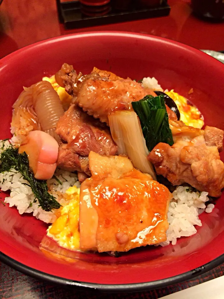 鳥茶屋の鳥すき丼、老舗の味はいいね。今年の冬はうどんすきも行きたいな(^o^)|ままぞうさん