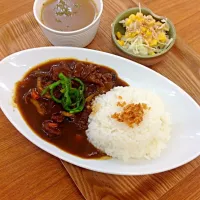 Snapdishの料理写真:牛スネ肉のカレーです。|阿部直樹さん