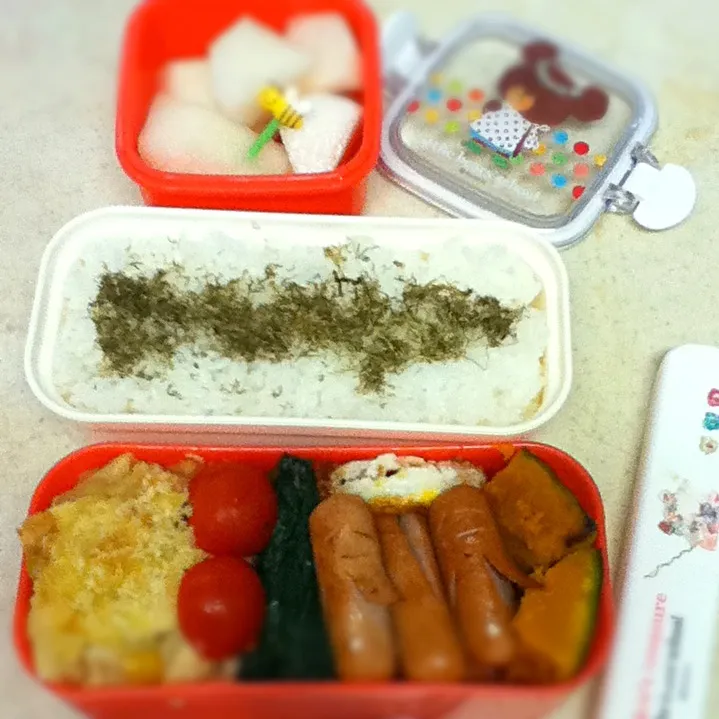 Today's JK lunch box. ごはんの上は富山の昆布だよん♪|hoppycowさん