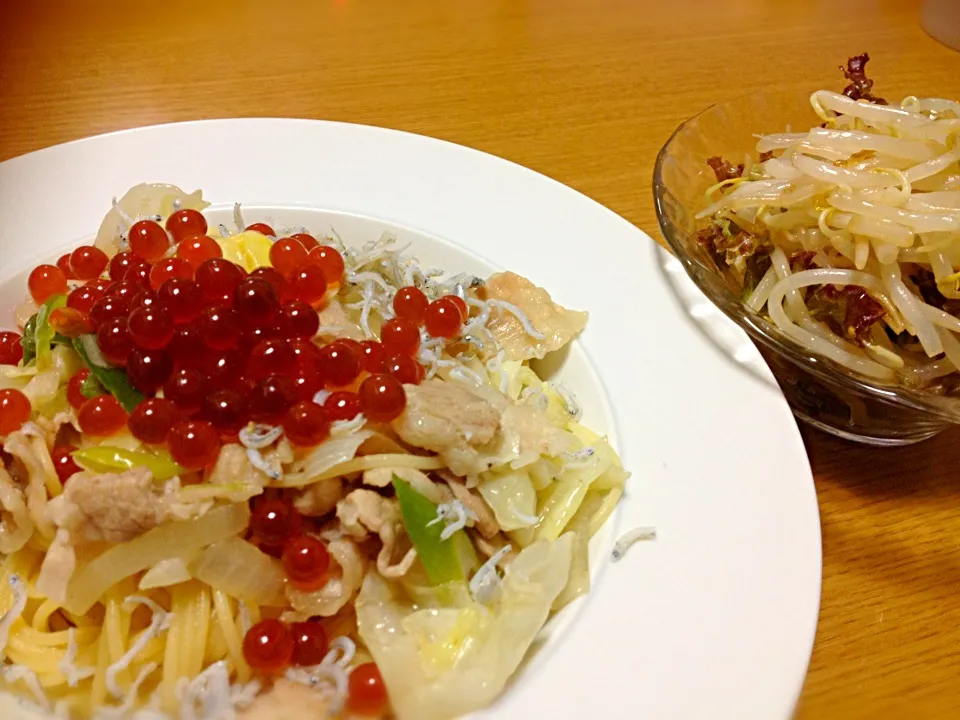 余り物塩パスタにイクラとしらすを添えて|まりこさん