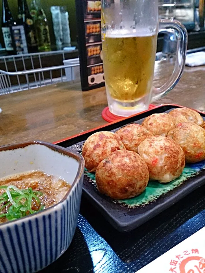 成田空港にてたこ焼きを食らう|あぶみんさん