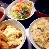 Snapdishの料理写真:チキン南蛮、栗ごはん、味噌汁、サラダ|みほさん