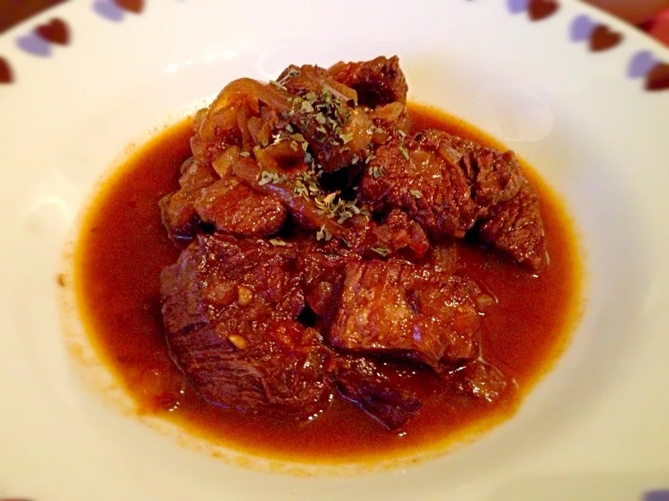 今日の晩ご飯♡牛肉の赤ワイン煮|あゆみさん