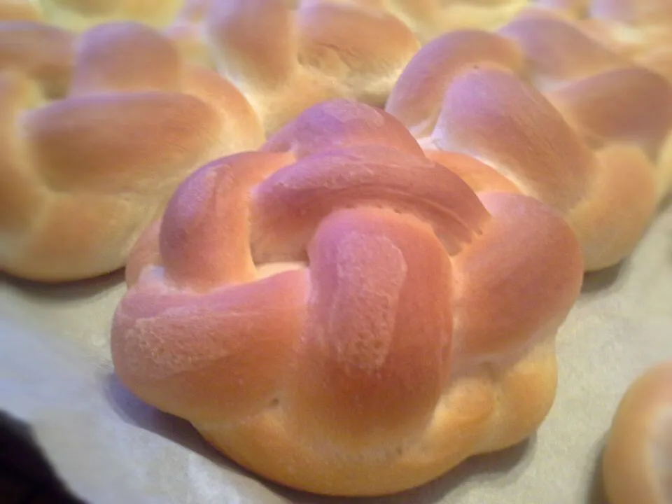 Round braided buns|Fe's kitchenさん