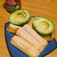 Snapdishの料理写真:tamales & avacado|laura kimesさん