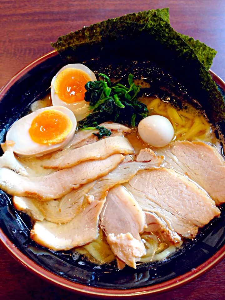 かぶりチャーシュー麺濃厚醤油豚骨|シュンさん