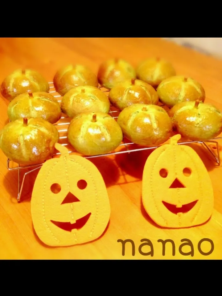 Snapdishの料理写真:trick or treatingで子供達にプレゼント🎃カボチャパン🎃|ナナオさん