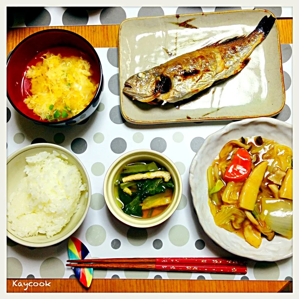 Snapdishの料理写真:焼魚に八宝菜...和なのか何だかわかんない夕飯になりました(；´Д`A|Asahimaruさん