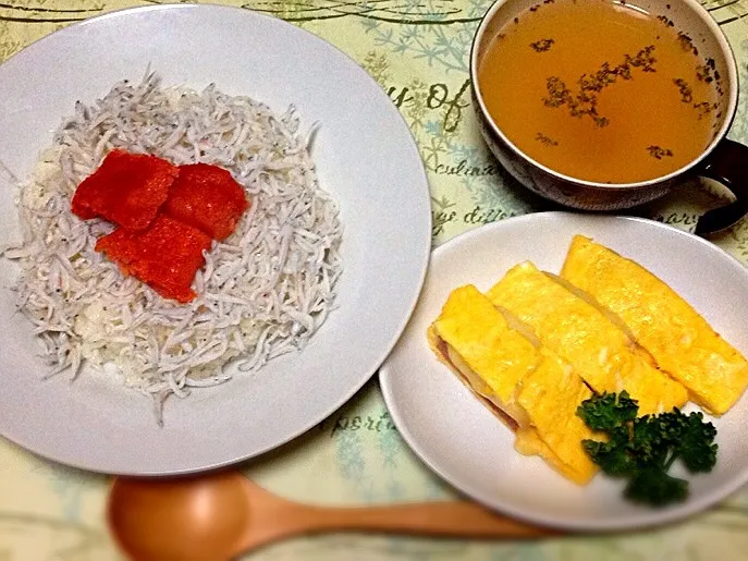 釜揚げしらす明太丼・スープ・スパムとチーズ入り卵焼き|美也子さん