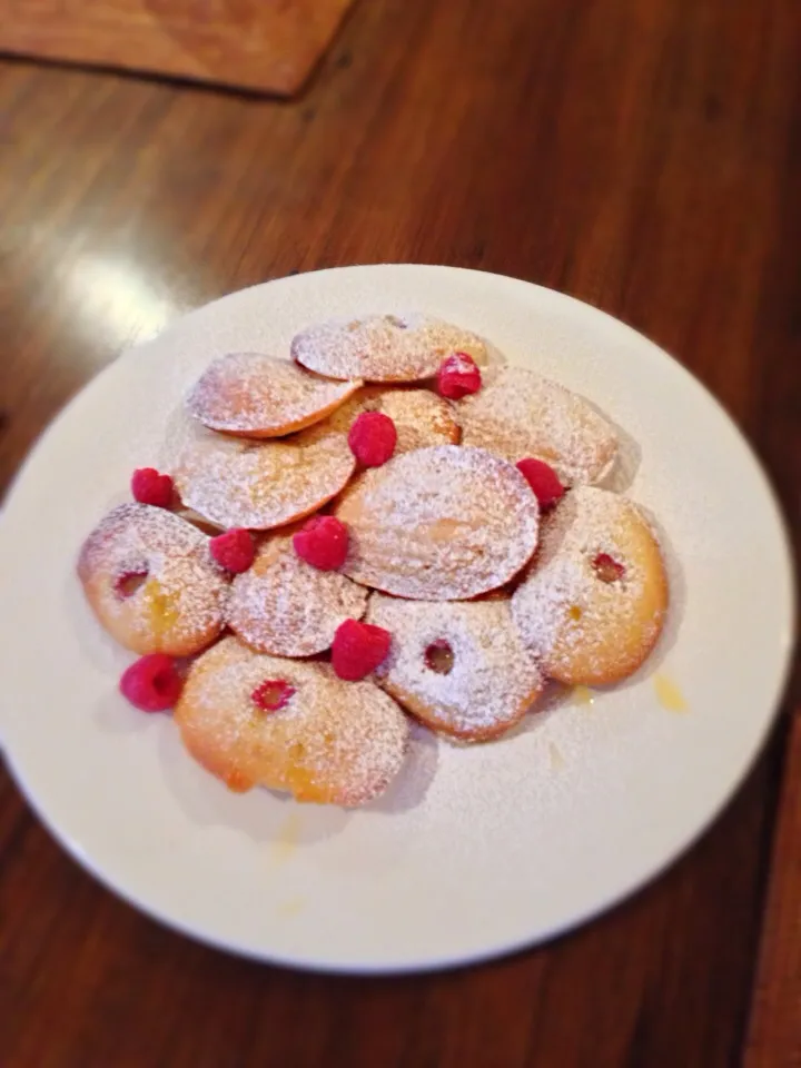 Madelines with lemon curd and raspberries|kipper's kitchenさん