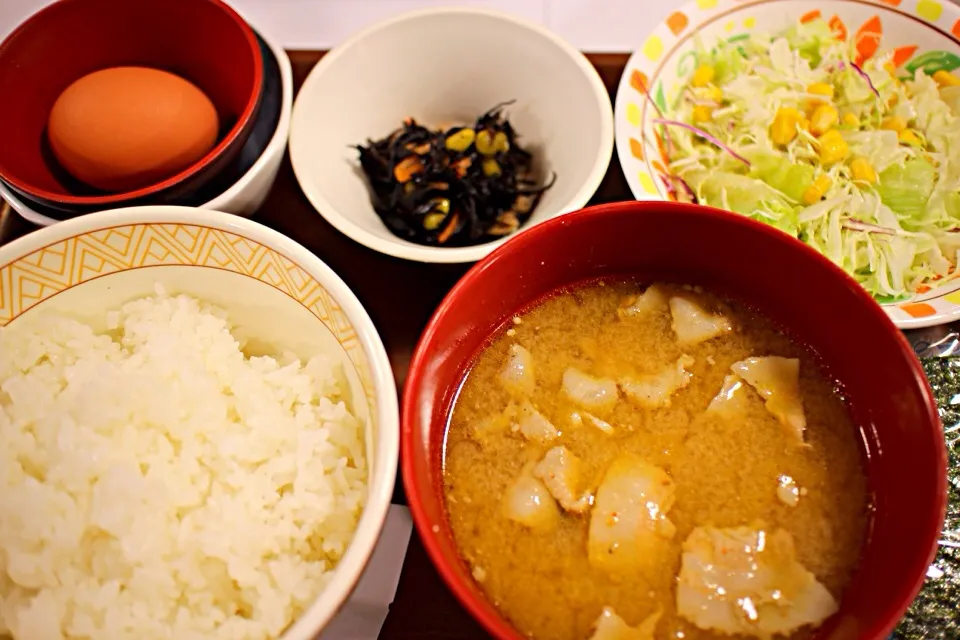 Snapdishの料理写真:たまごかけ朝食豚汁変更 サラダ のり|マハロ菊池さん