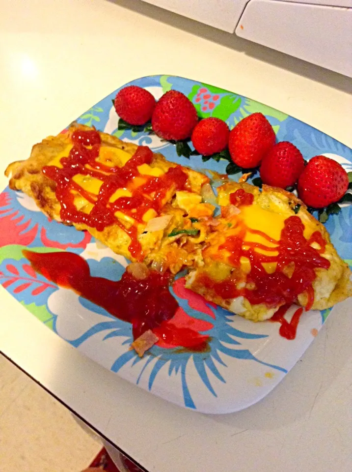 Ham onion spanich & chesseomlete with bananaketchup and hot sauce|Nikki Chanさん