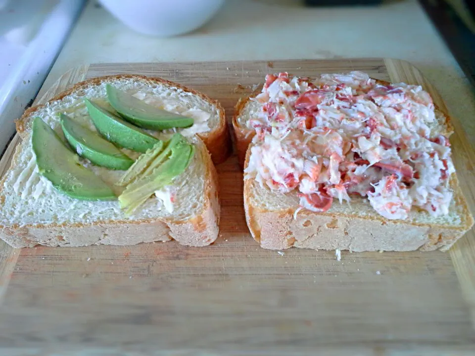 Snapdishの料理写真:Lobster and avocado sandwich|Fe's kitchenさん