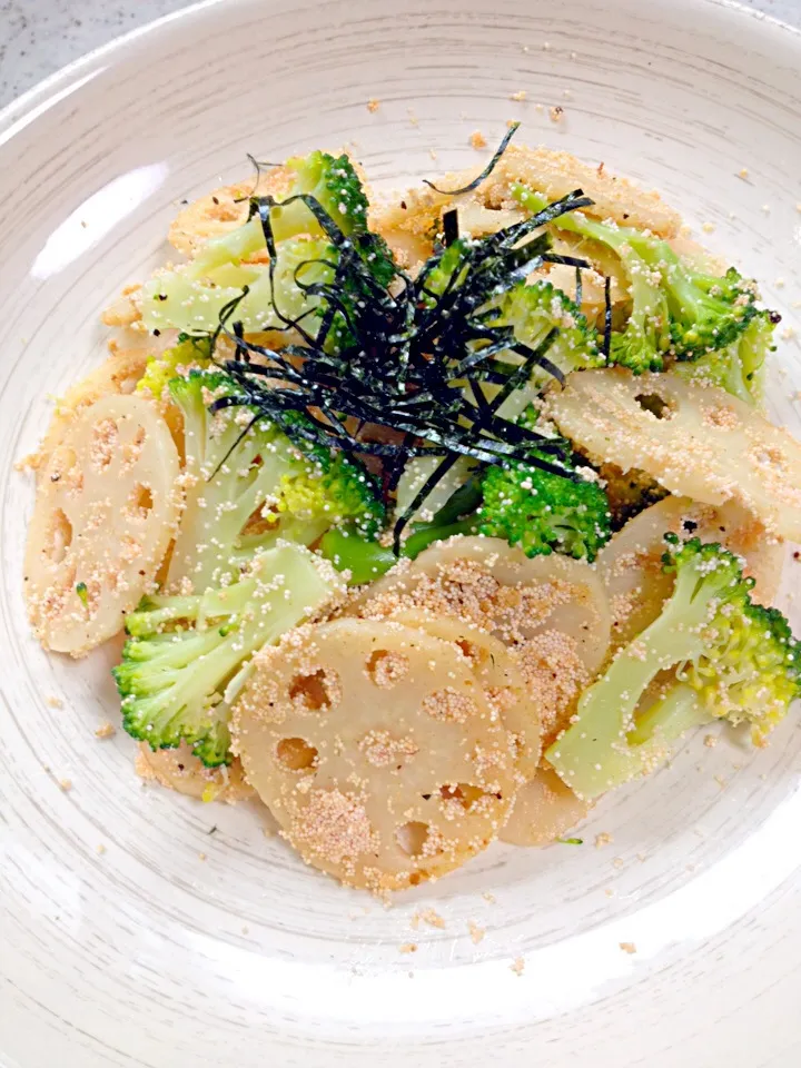 Tomoko Itoさんのレンコンとタラコの簡単おつまみ♥️|soraさん