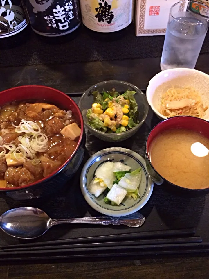 本日のランチ、牛すじ丼定食|マツさん