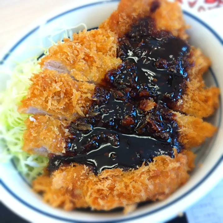 Snapdishの料理写真:【本日のランチ】味噌カツ丼。んまっ。(ﾟдﾟ)ﾒﾁｬｳﾏｰ 。
おら、やっぱり名古屋っ子w|JTKさん