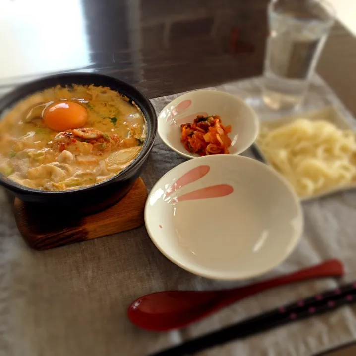 Snapdishの料理写真:キムチ豆乳鍋 うどん|KAMIさん