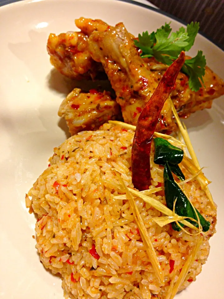 Roast pork rib with spicy Tom yum paste fried rice|PhUnGさん