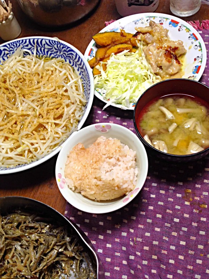 Snapdishの料理写真:鶏のマヨ焼き キャベツ 焼き南瓜 もやしのナムル 味噌汁 いりこの佃煮|掛谷節子さん