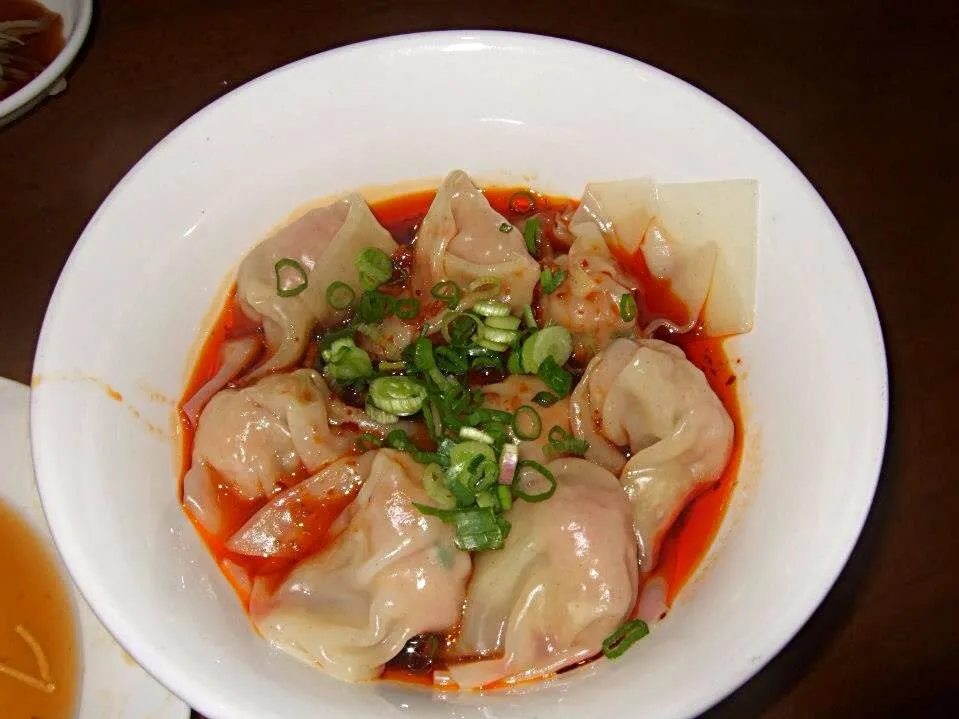 Snapdishの料理写真:红油抄手 - Pork Dumpling in Spicy Chilli Oil|Yvonne Limさん