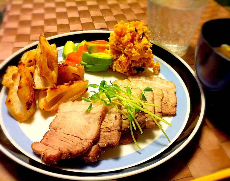 オールスパイス蒸焼き豚のプレート|有山さん