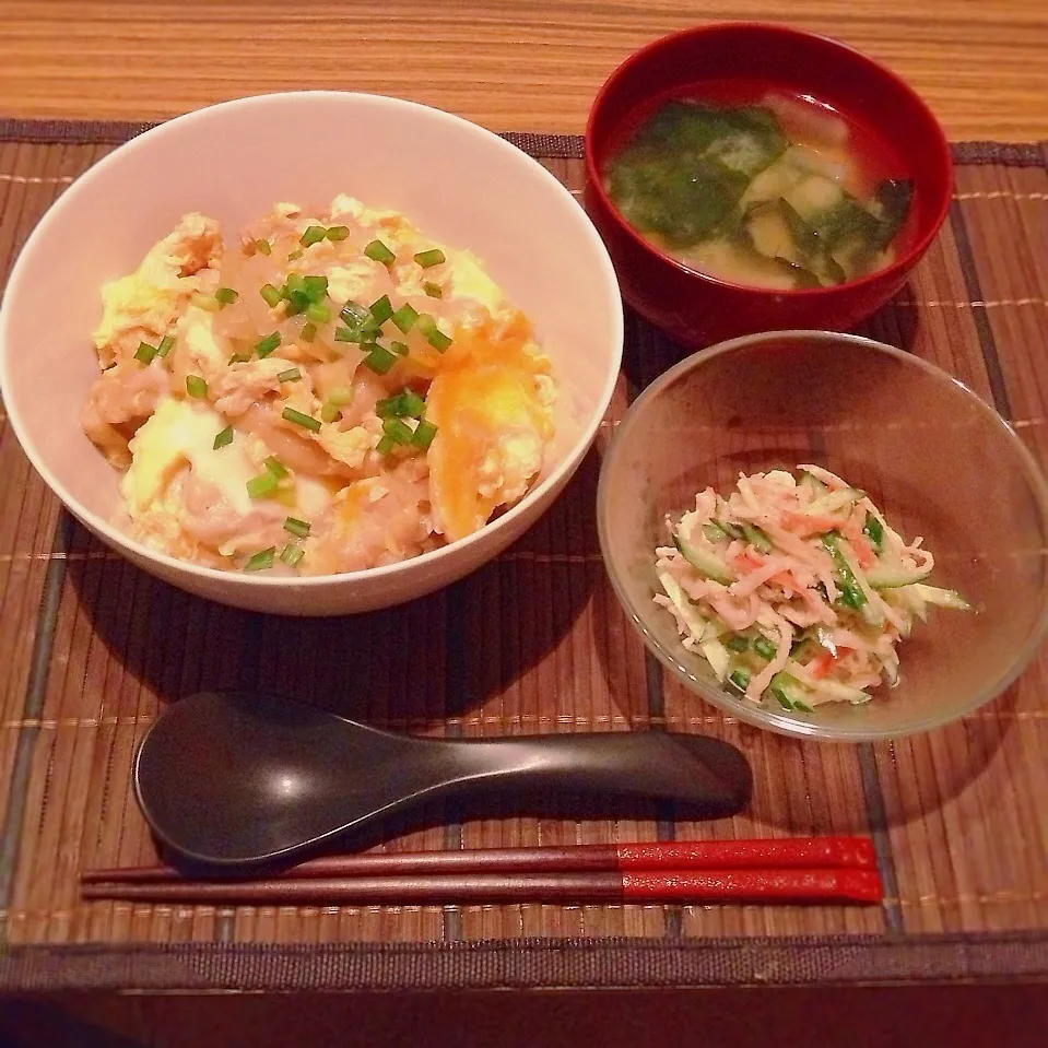 親子丼、切り干し大根のサラダ、味噌汁|はるさん