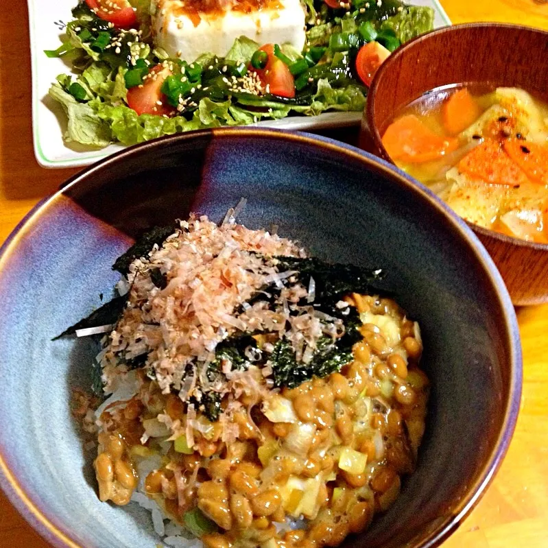 Snapdishの料理写真:納豆丼 海苔鰹節トッピング|カウンター嬢さん