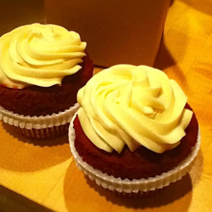 Snapdishの料理写真:Red velvet cupcakes :)|Sai linさん