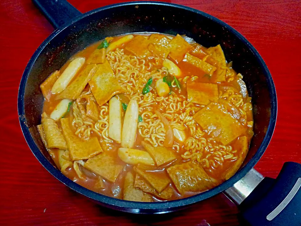 homemade rabokki(ramen+tteokbokki)|flowerpigさん