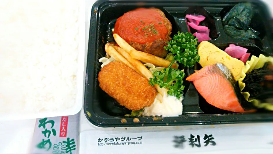 会社近くのお弁当♪お味噌汁付き、ごはん大盛、で、500円(^o^)|伊万里さん