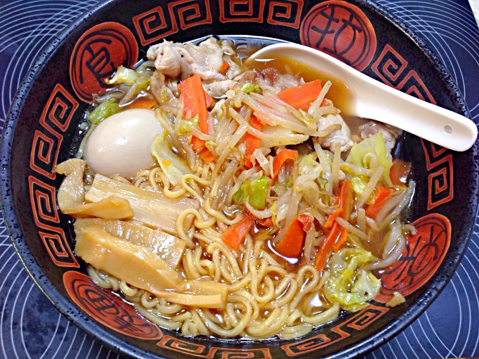 日清究麺 醤油 野菜肉炒めのせ|ponnaoさん