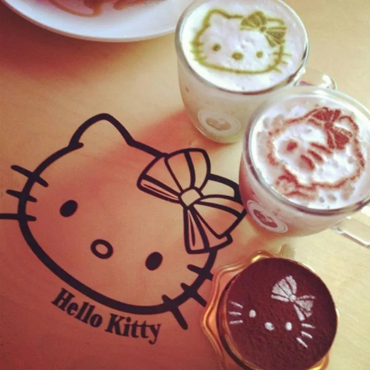 Greentea latte / Cappuchino / Tiramisu cake @ Hello Kitty cafe|Jihye Jsさん