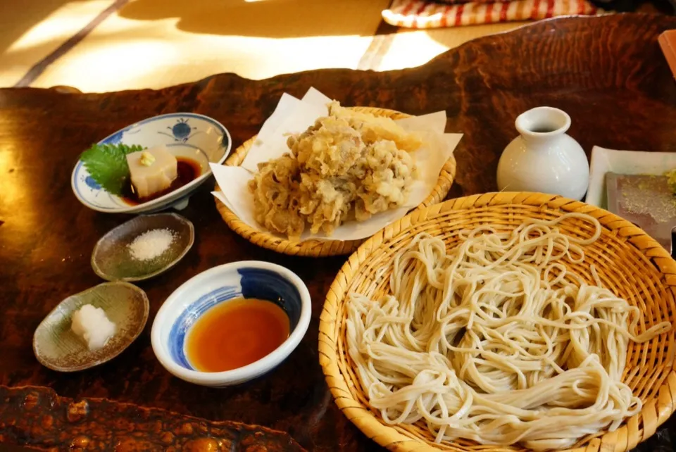 Soba noodle and tenpura fry. キノコずくしの天ぷらとお蕎麦、蕎麦豆腐。|Magoshi YZ250さん