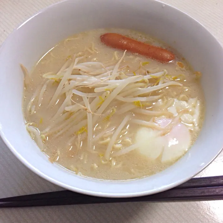 Snapdishの料理写真:マルちゃん正麺 豚骨味|小林 均さん