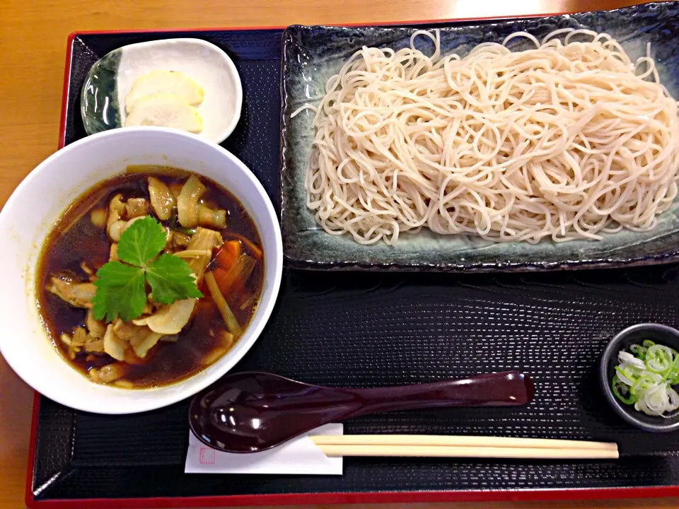 Snapdishの料理写真:豚肉のつけカレー蕎麦大盛|るっくさん