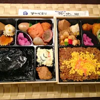 Snapdishの料理写真:芸能人にも大人気☆津多屋の仕出弁当|AYAKO(๑´ڡ`๑)さん