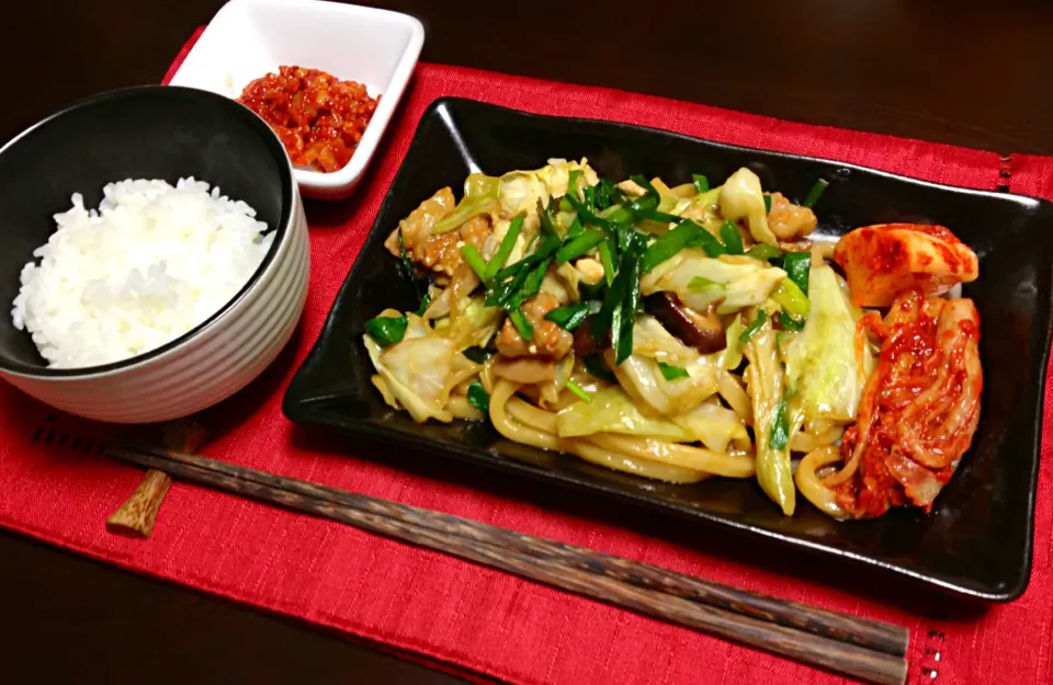 ぴり辛ホルモン焼きうどん.ちゃんじゃご飯|恭子さん